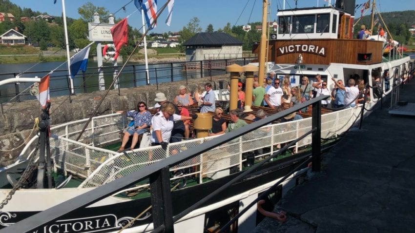 Bilde av båten Victoria med passasjerer